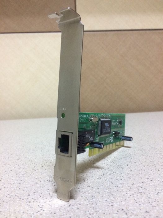 Placa de retea folosita.  Este functionala, dar destinata pt colectie