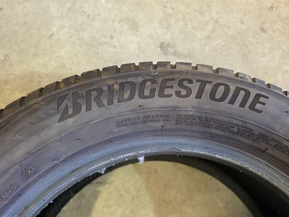 2бр. 235/55/17 Bridgestone dot4422 всесезонни гуми
