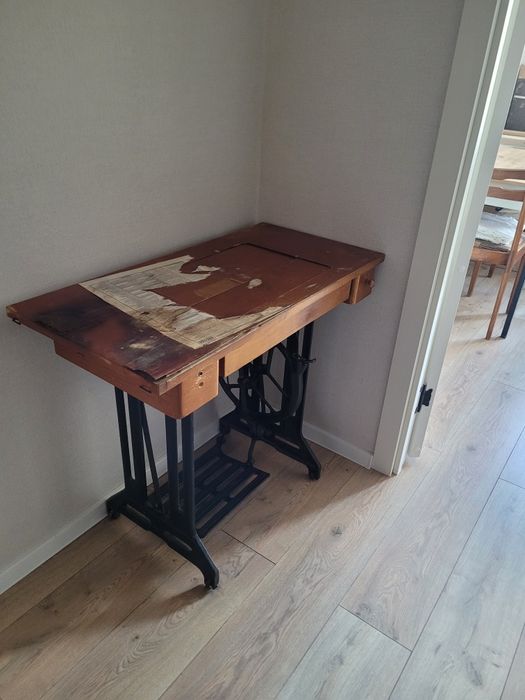 Швейная машина ретро