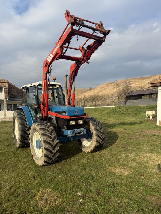 Vand tractor New Holland 8240