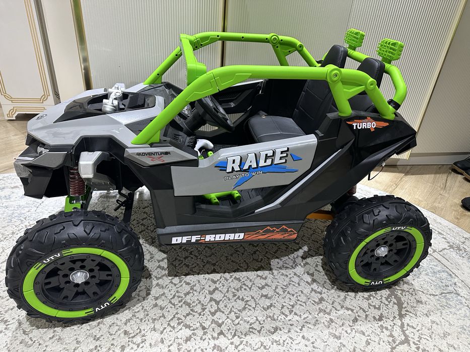 Детская машина на пульте