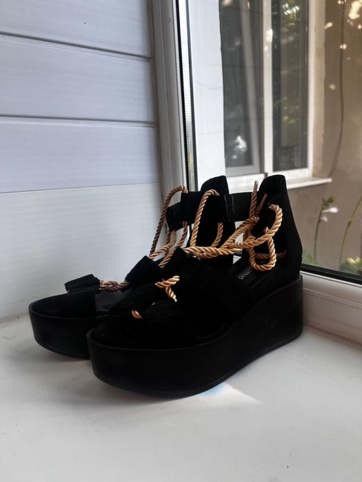 Продам обувь летне выходную