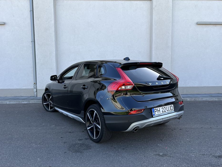 Volvo V40 Cross Country 5pistoane automata/piele/camera/panoramic