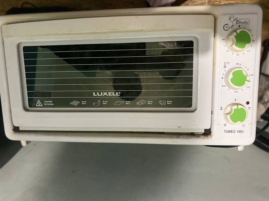 Духовку продаю !