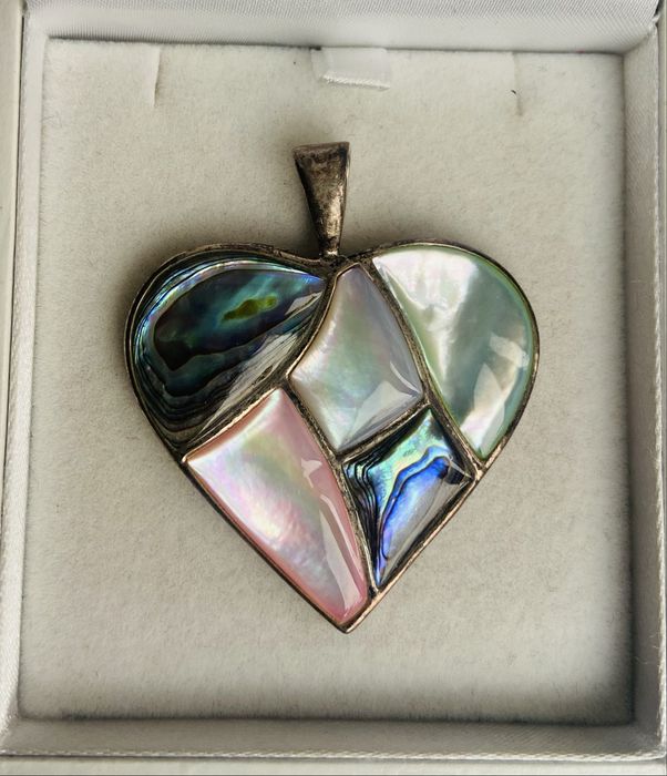 Pandantiv-inima din argint cu sidef