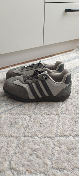 Продам детскую обувь