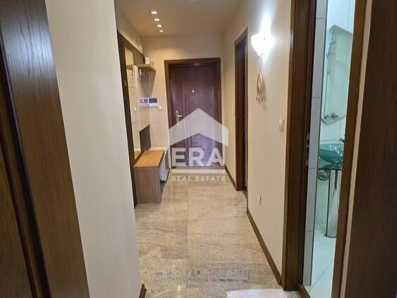 Луксозен тристаен апартамент в кв.Дружба