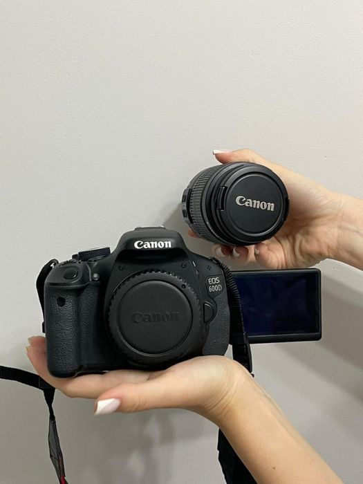 Canon EOS 600D + объектив 18–55 мм