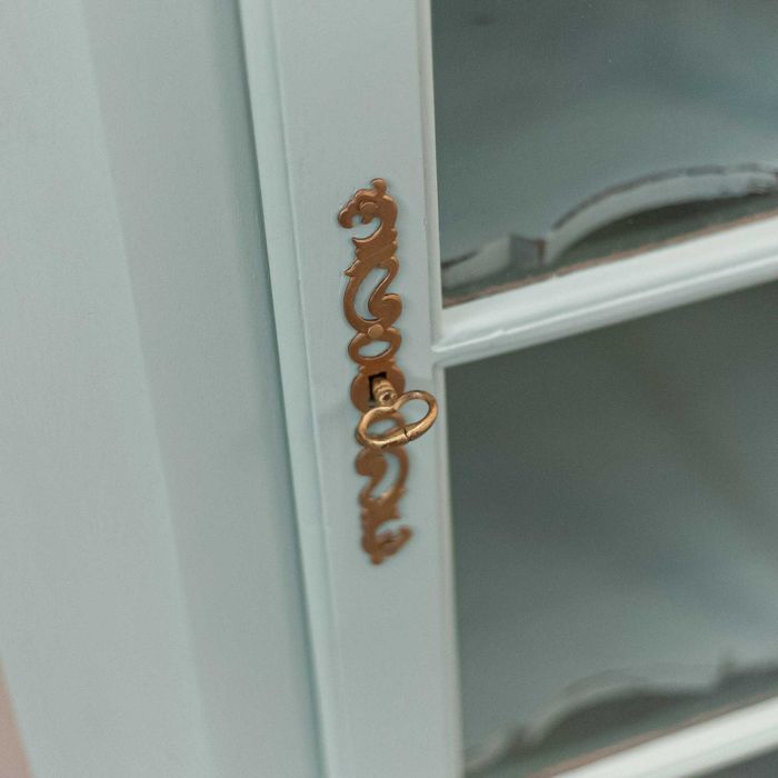 Реновирана ъглова витрина от масив