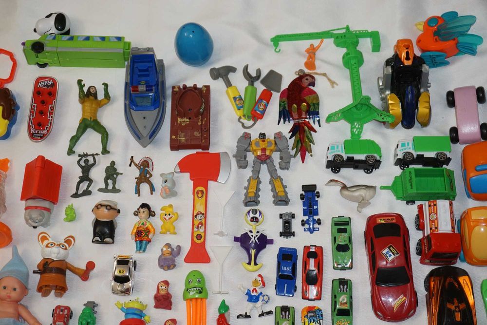 Голям Лот Фигурки от Mcdonald's/Kinder/Burger King и други 2.3кг