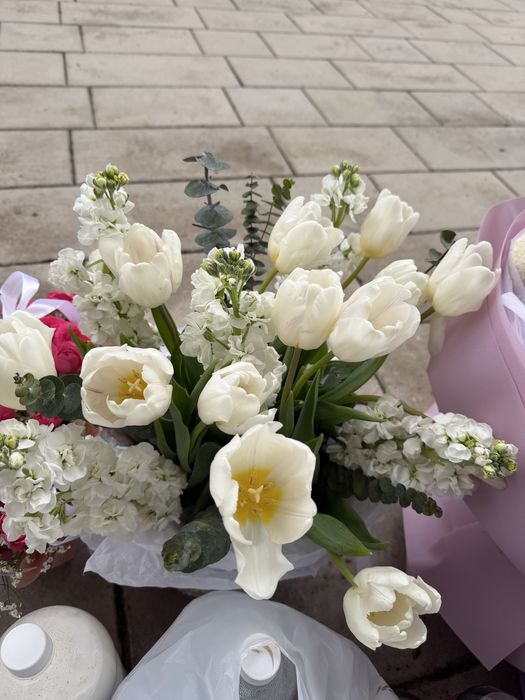 Продам цветы в соломенной корзине