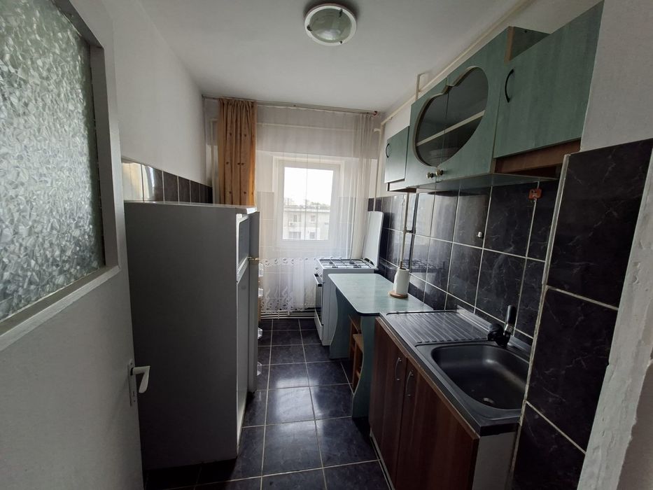 Garsonieră de închiriat zona centru (bloc de apartamente)