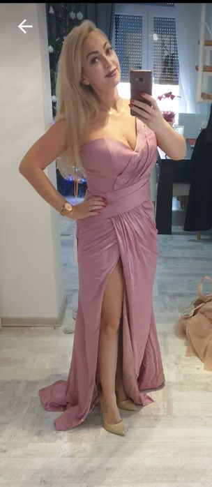 Vand rochie de seară