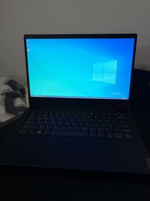 Vând laptop Lenovo
