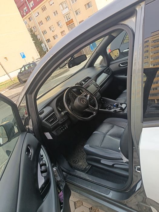 Nissan leaf  se accepta și unele schimburi prețul este pt cash