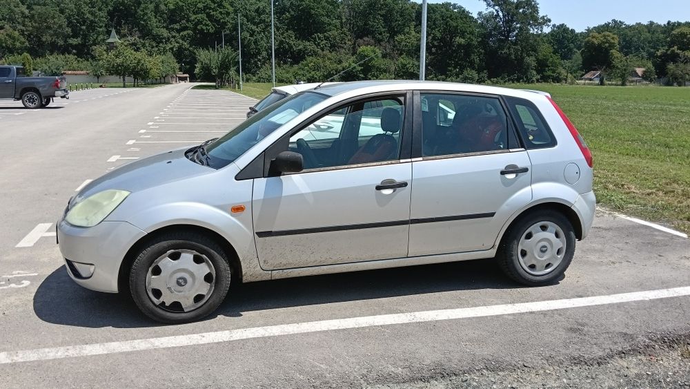 Vând Ford Fiesta