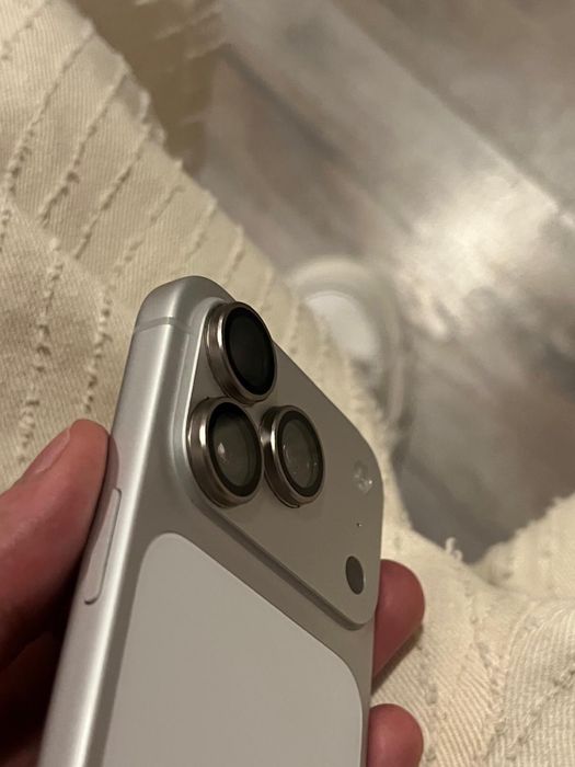 Vând iphone 17 pro