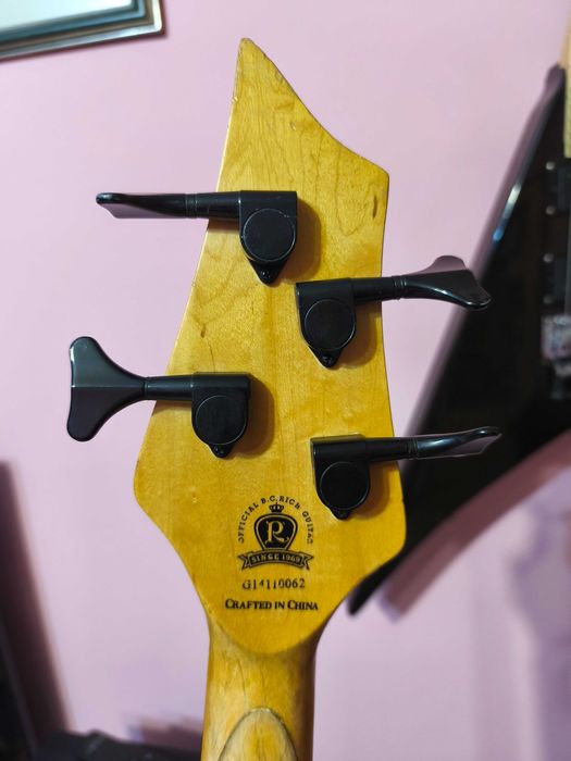 B.C. Rich Havoc Skull One bass , бас китара signature модел на John Moyer от Disturbed