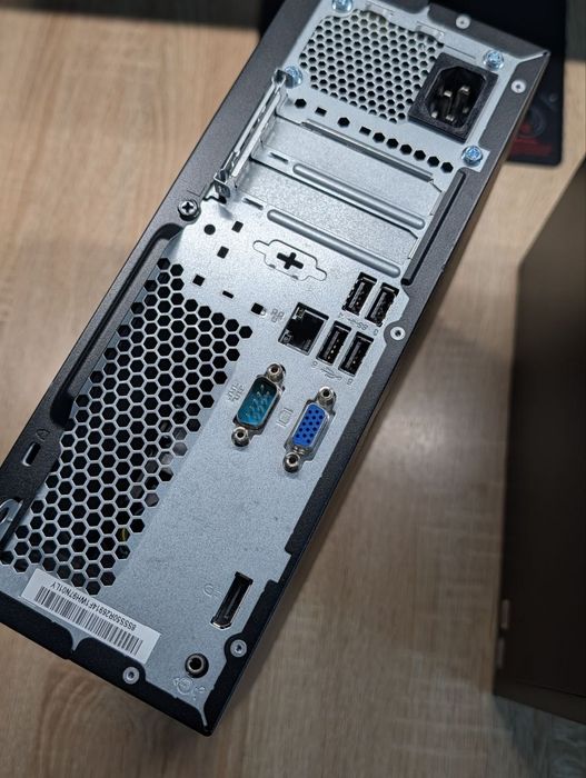 Lenovo Thinkcentre M710e i5 7th 8/256GB