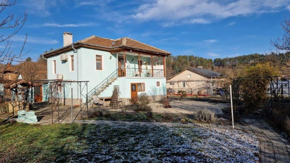 Продавам къща в с.Факия