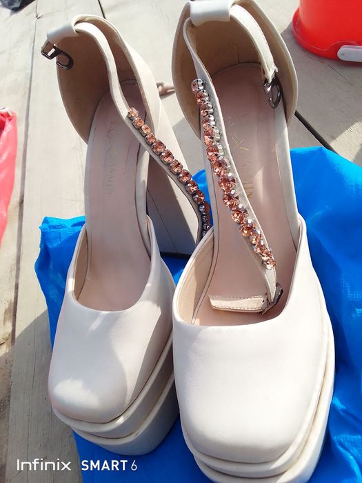 Tufli yangi kiyilmagan