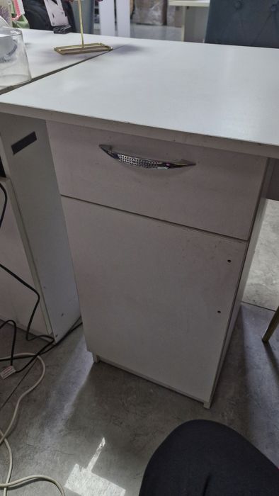 Продам маникюрный стол