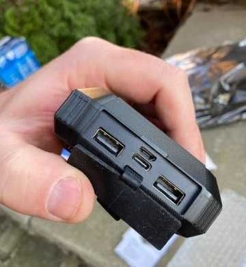 Соларна Външна Батерия POWERBANK Schwaiger 10000mah + Фенерче и Компас