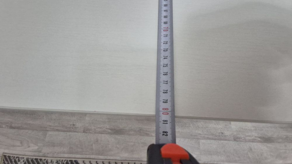 Стол и 2 стула .