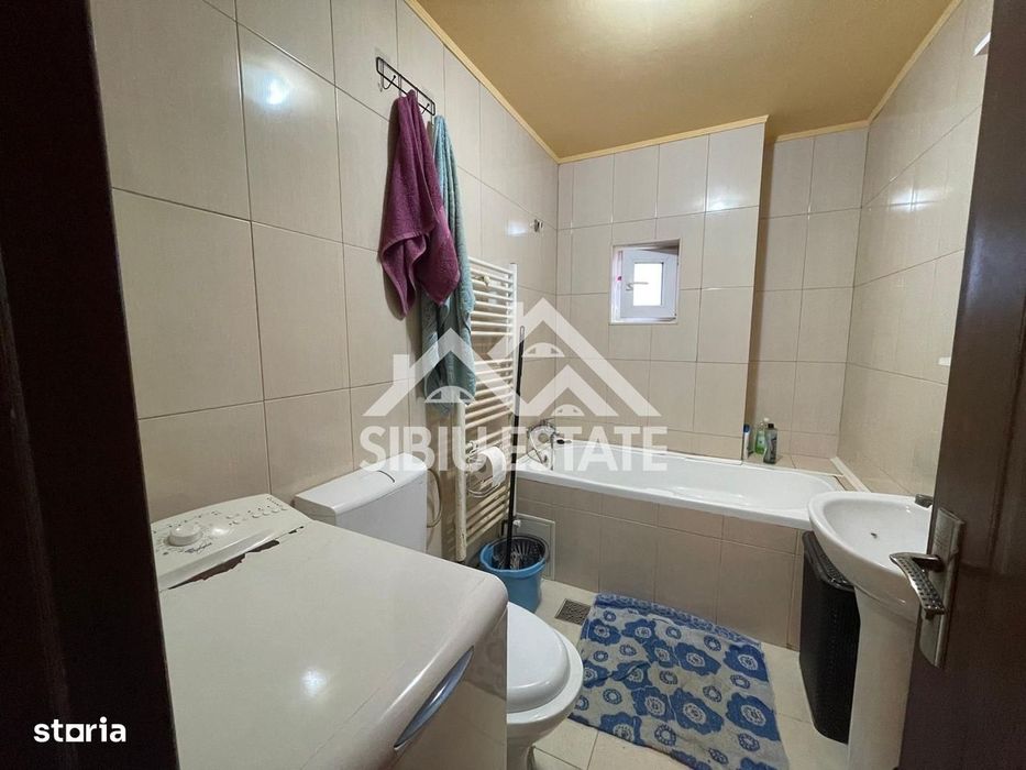 Apartament luminos cu 2 camere, la mansardă, în zonă căutată