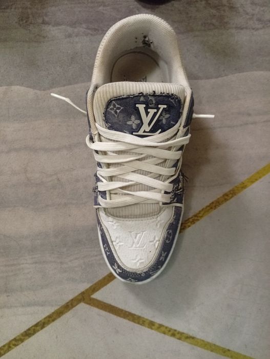 Adidași LV purtați