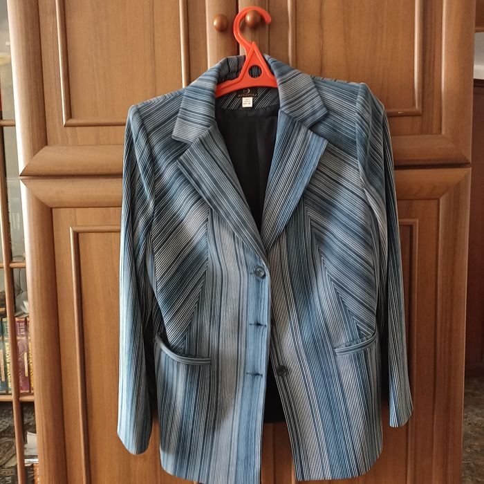 Продам женский брючный костюм