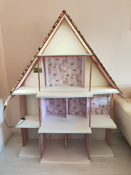 Голяма къща за кукли