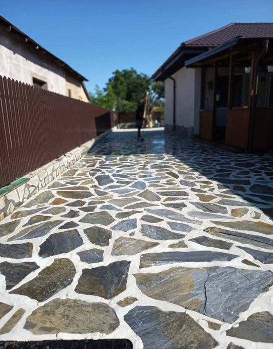 Piatră naturală și cascade