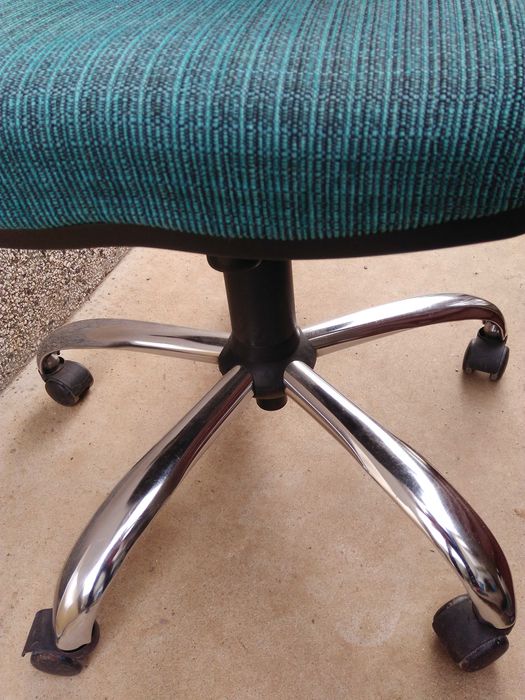 Офис стол - въртящ се, регулиране на височина и на подлакътниците