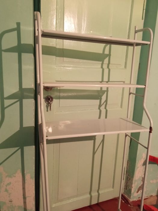 Продам за всё Чехия пис-стол, комод, этажерка,стол,юстри..