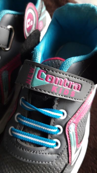 Продам кроссовки на девочку,новые