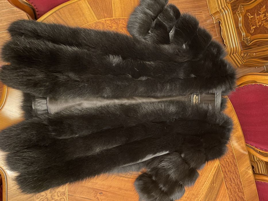 Haina blana din vulpe polara, neagra, marime XS