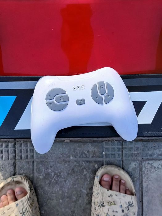 BMW bolalar mashinasi