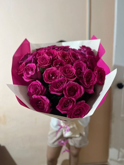 Розовый роза свежие