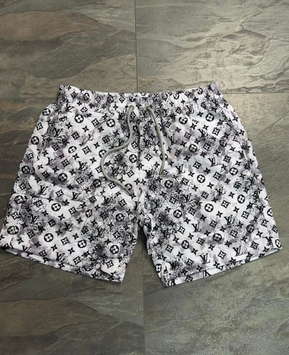 Стилни мъжки плажни шорти LOUIS VUITTON – комфорт и визия за лятото!