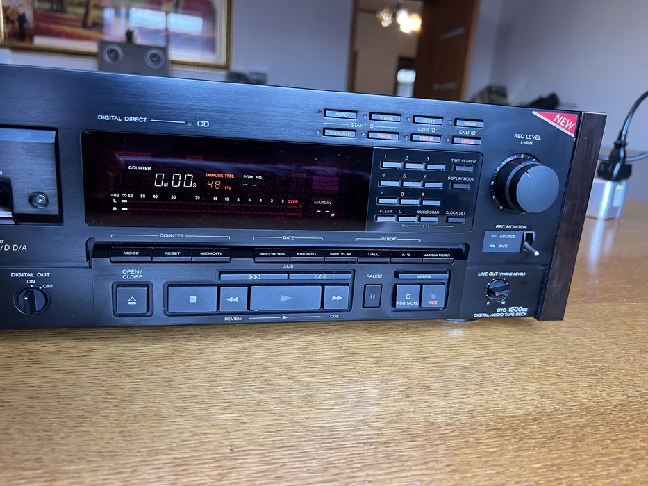 Продам Sony dtc 1500es