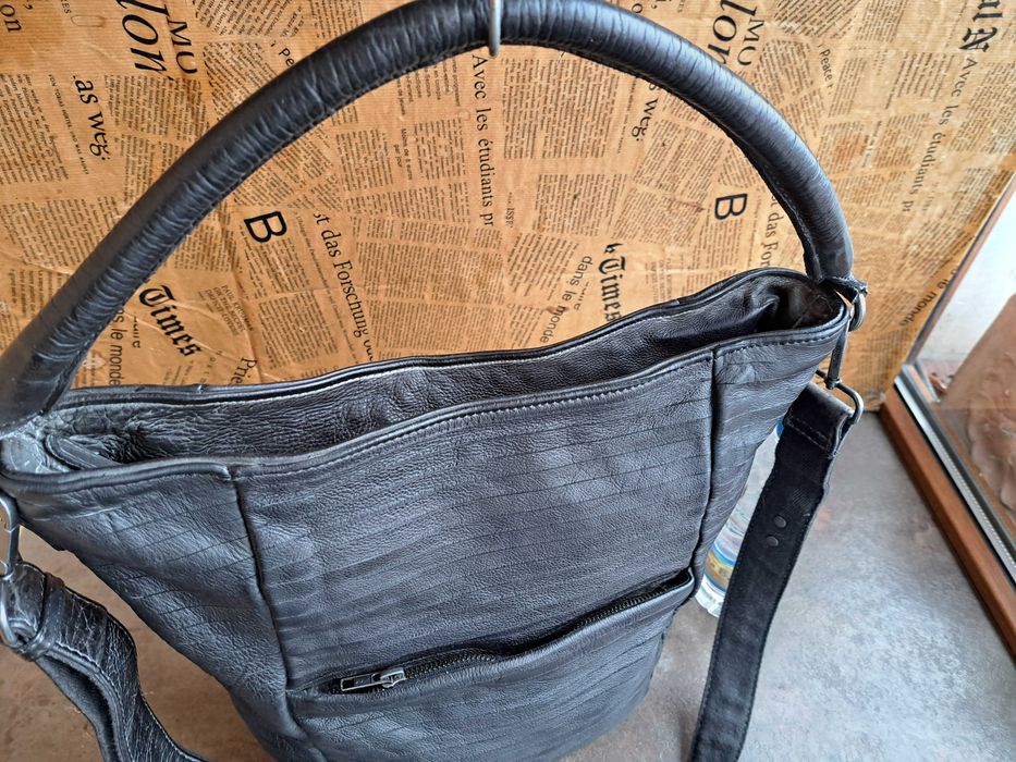 дамска кожена чанта FREDsBRUDER в сива-естествена кожа