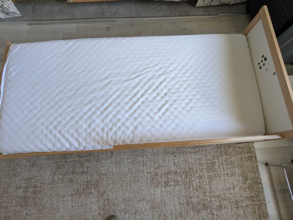 Дeтско легло с подматрачна рамка и дюшек