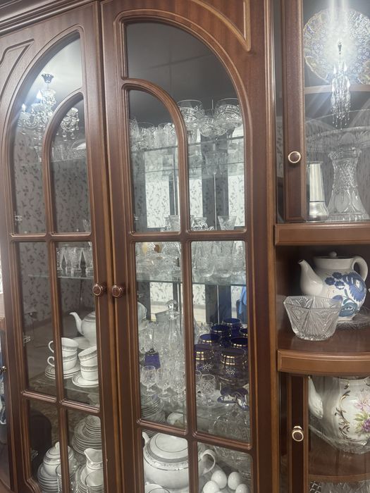 Продам сервант в отличном состоянии