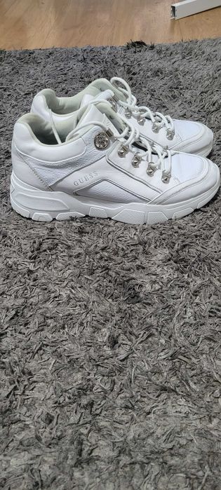 Vand adidasi Guess