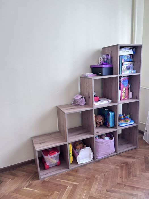 Стъпаловидна етажерка