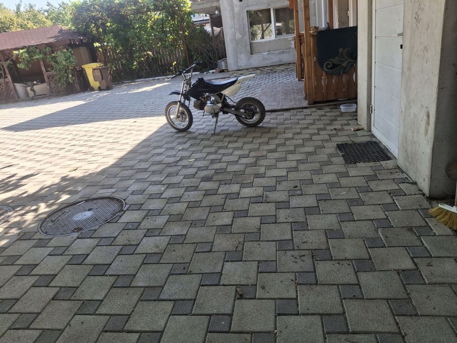 Vând cross 125 cc in stare perfecta