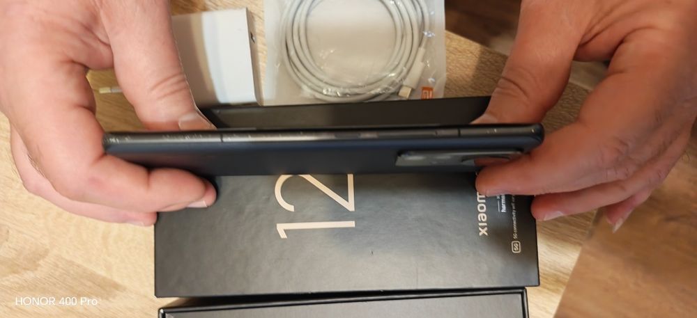 Продавам xiaomi 12 pro