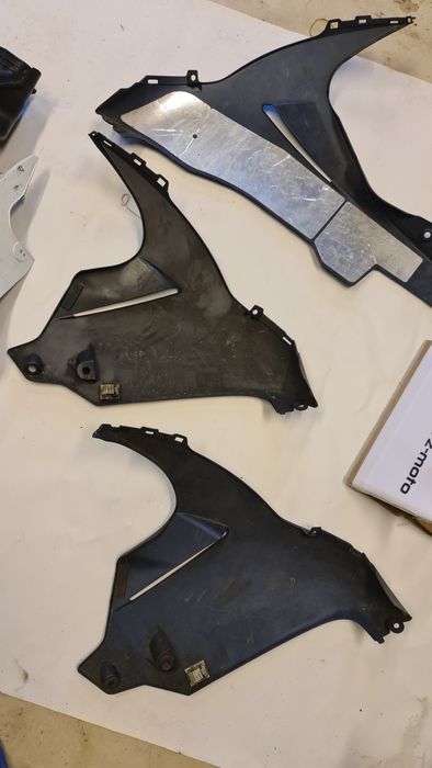 Suzuki GSXR 600 750  Carene   ram Air dreapta galerie evacuare