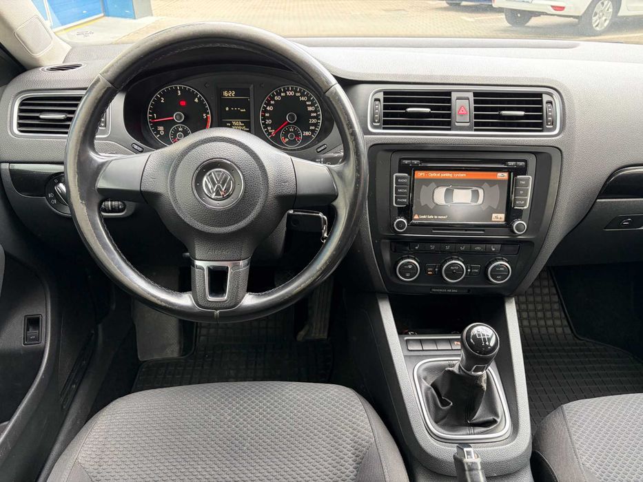 vand VW JETTA ,an fabricatie 2014 ,euro 5 ,200000 km, pret 5200 euro tva inclus